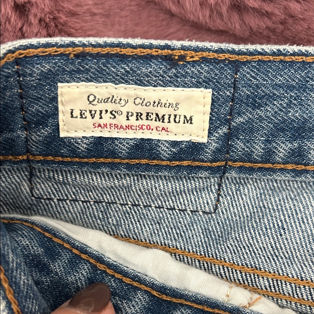 Levi's Wedgie Jeans- Size 31 - Picture 2 of 8